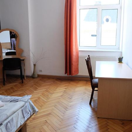 Apartment On Svobody Avenue ลวีฟ ภายนอก รูปภาพ