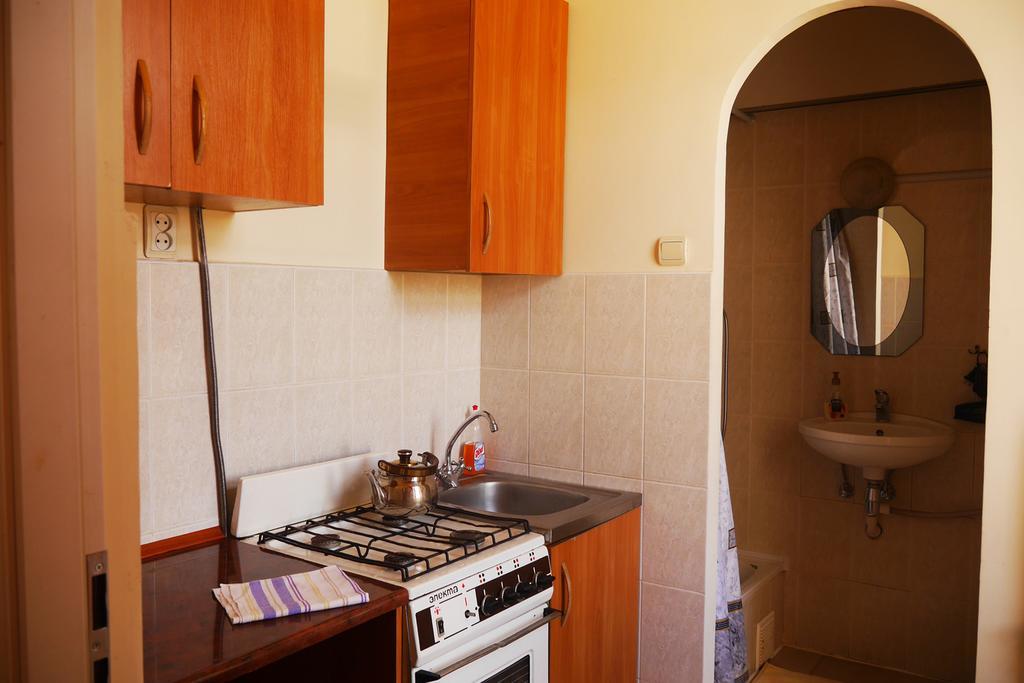 Apartment On Svobody Avenue ลวีฟ ภายนอก รูปภาพ