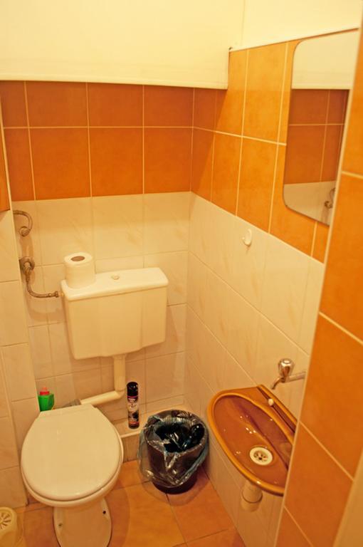 Apartment On Svobody Avenue ลวีฟ ภายนอก รูปภาพ