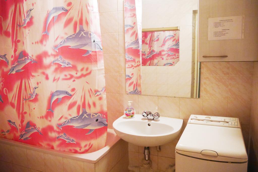 Apartment On Svobody Avenue ลวีฟ ภายนอก รูปภาพ